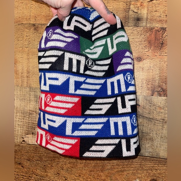 Supreme Geo Beanie 2022 - Picture 3 of 7